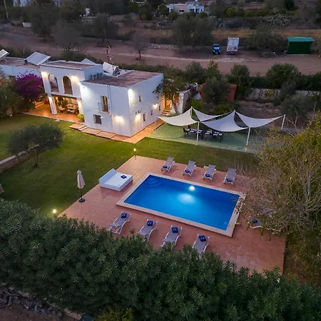 In Sleeps 10 - Sa Vinya 别墅